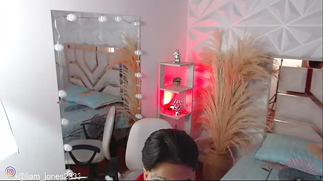 Snapshot of Jonesliam23 chatting on 10-29-25, 07:15 Jonesliam23 online show from 10-29-25, 07:15