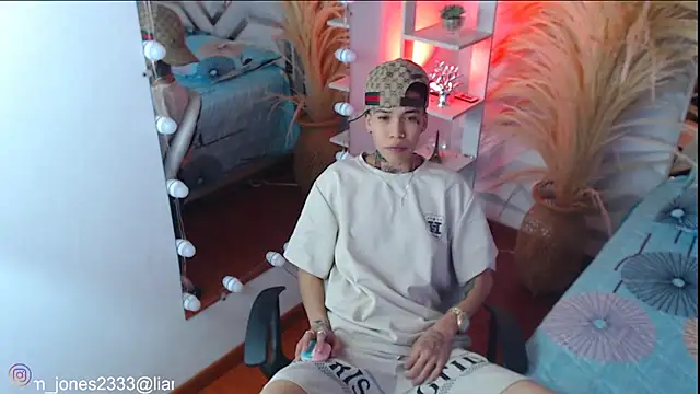 Snapshot of Jonesliam23 chatting on 11-02-25, 07:27 Jonesliam23 online show from 11-02-25, 07:27