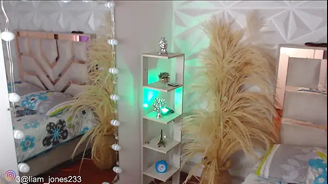 Snapshot of Jonesliam23 chatting on 11-03-25, 07:37 Jonesliam23 online show from 11-03-25, 07:37