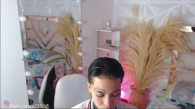 Snapshot of Jonesliam23 chatting on 11-11-25, 07:47 Jonesliam23 online show from 11-11-25, 07:47