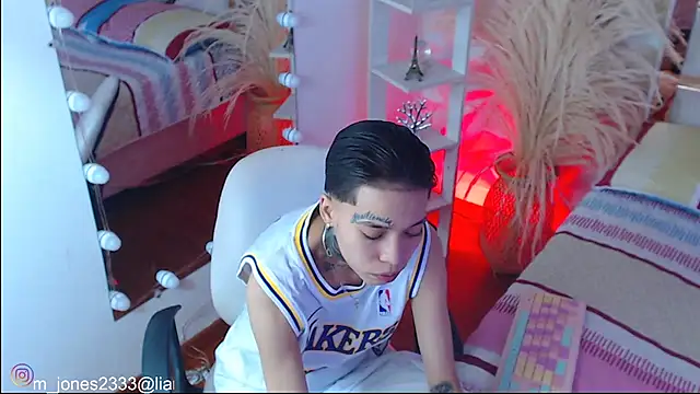 Snapshot of Jonesliam23 chatting on 11-14-25, 07:01 Jonesliam23 online show from 11-14-25, 07:01