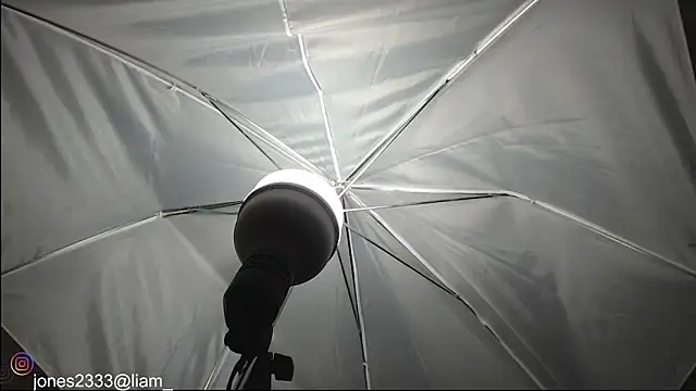 Snapshot of Jonesliam23 chatting on 11-16-25, 06:57 Jonesliam23 online show from 11-16-25, 06:57