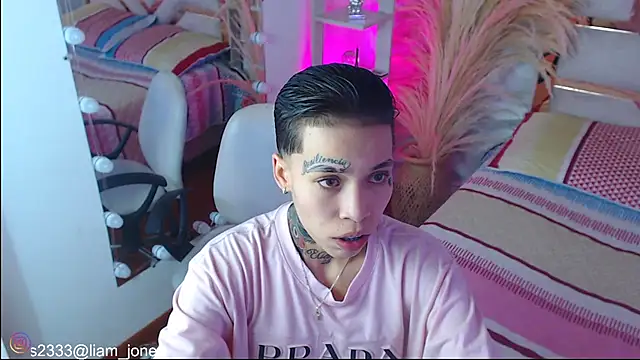 Snapshot of Jonesliam23 chatting on 11-17-25, 07:08 Jonesliam23 online show from 11-17-25, 07:08