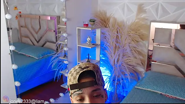 Snapshot of Jonesliam23 chatting on 11-25-25, 07:36 Jonesliam23 online show from 11-25-25, 07:36