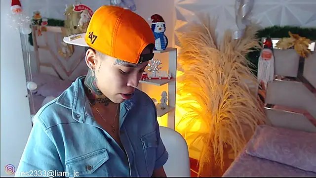 Snapshot of Jonesliam23 chatting on 12-04-25, 07:22 Jonesliam23 online show from 12-04-25, 07:22