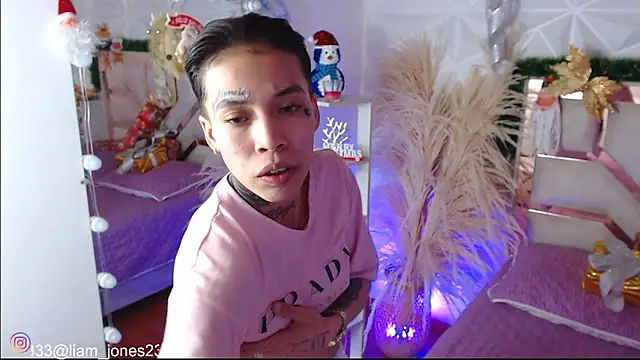 Snapshot of Jonesliam23 chatting on 12-19-25, 07:43 Jonesliam23 online show from 12-19-25, 07:43