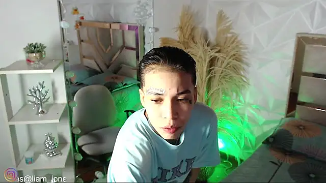 Snapshot of Jonesliam23 chatting on 01-05-26, 07:39 Jonesliam23 online show from 01-05-26, 07:39