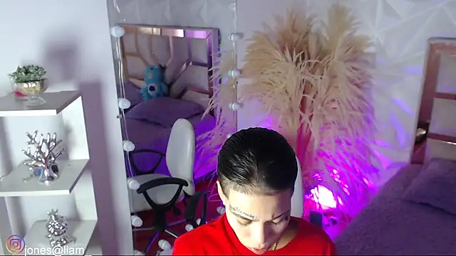 Snapshot of Jonesliam23 chatting on 02-05-26, 07:18 Jonesliam23 online show from 02-05-26, 07:18