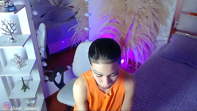 Snapshot of Jonesliam23 chatting on 02-09-26, 07:18 Jonesliam23 online show from 02-09-26, 07:18