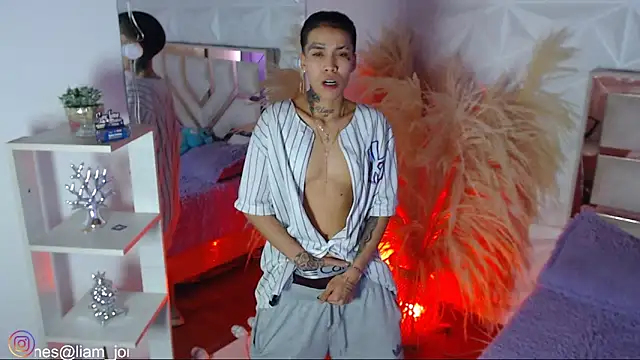 Snapshot of Jonesliam23 chatting on 02-10-26, 08:13 Jonesliam23 online show from 02-10-26, 08:13