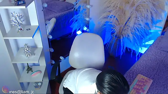 Snapshot of Jonesliam23 chatting on 02-12-26, 07:20 Jonesliam23 online show from 02-12-26, 07:20