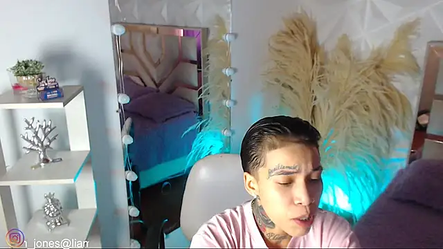 Snapshot of Jonesliam23 chatting on 02-16-26, 07:32 Jonesliam23 online show from 02-16-26, 07:32