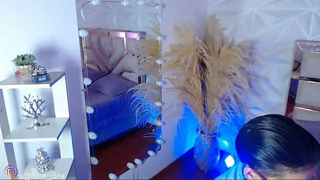 Snapshot of Jonesliam23 chatting on 02-17-26, 07:09 Jonesliam23 online show from 02-17-26, 07:09