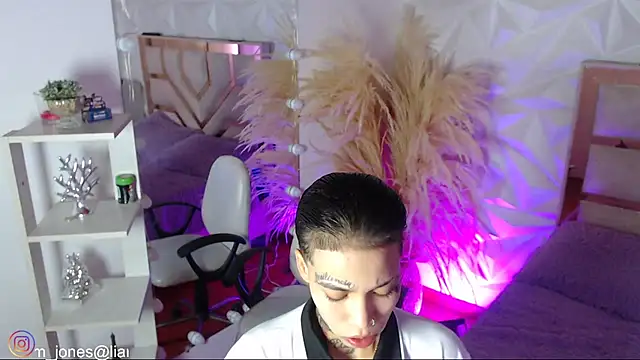 Snapshot of Jonesliam23 chatting on 02-19-26, 07:21 Jonesliam23 online show from 02-19-26, 07:21