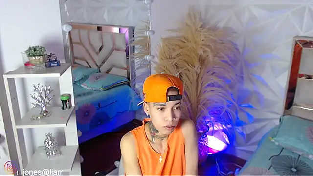 Snapshot of Jonesliam23 chatting on 02-23-26, 07:22 Jonesliam23 online show from 02-23-26, 07:22