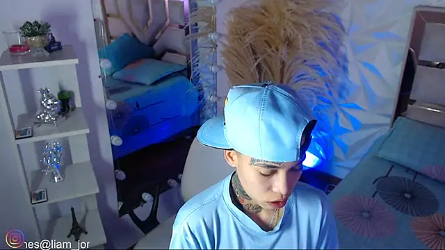 Snapshot of Jonesliam23 chatting on 02-25-26, 08:18 Jonesliam23 online show from 02-25-26, 08:18