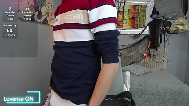 Snapshot of tossetrech chatting on 10-22-25, 03:07 tossetrech online show from 10-22-25, 03:07