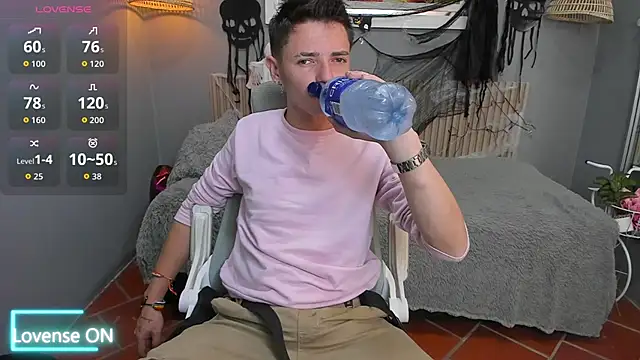 Snapshot of tossetrech chatting on 10-31-25, 03:18 tossetrech online show from 10-31-25, 03:18