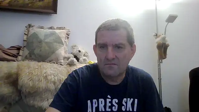 Snapshot of Lutzi1 chatting on 02-11-25, 07:27 Lutzi1 online show from 02-11-25, 07:27