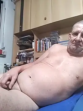 Snapshot of Lutzi1 chatting on 02-25-26, 07:23 Lutzi1 online show from 02-25-26, 07:23