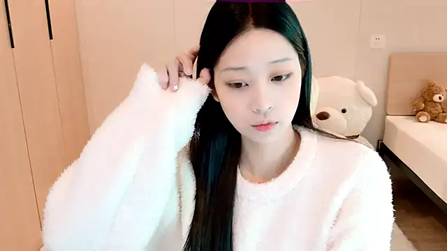 Snapshot of Xueb_J chatting on 12-15-24, 07:35 Xueb J online show from 12-15-24, 07:35