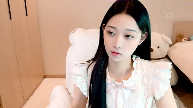 Snapshot of Xueb_J chatting on 01-20-25, 06:42 Xueb J online show from 01-20-25, 06:42