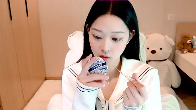 Snapshot of Xueb_J chatting on 01-22-25, 05:38 Xueb J online show from 01-22-25, 05:38