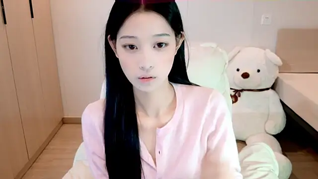 Snapshot of Xueb_J chatting on 09-19-25, 09:00 Xueb J online show from 09-19-25, 09:00