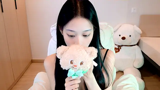 Snapshot of Xueb_J chatting on 09-22-25, 10:50 Xueb J online show from 09-22-25, 10:50