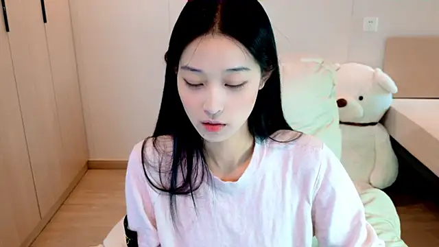 Snapshot of Xueb_J chatting on 10-22-25, 06:13 Xueb J online show from 10-22-25, 06:13