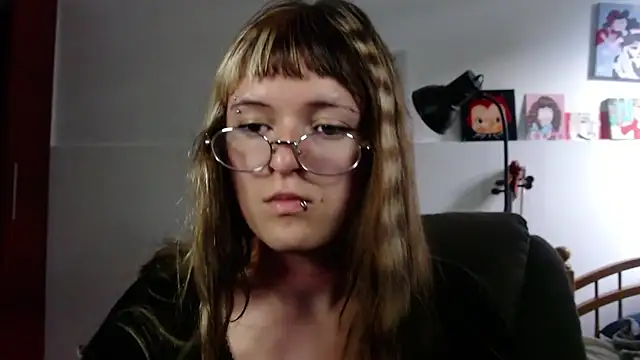 NEXT DOOR GIRL  online show from 09-22-25, 10:12