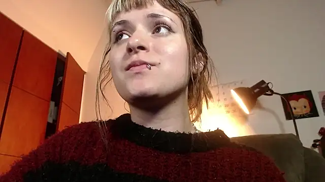 NEXT DOOR GIRL  online show from 10-09-25, 11:03