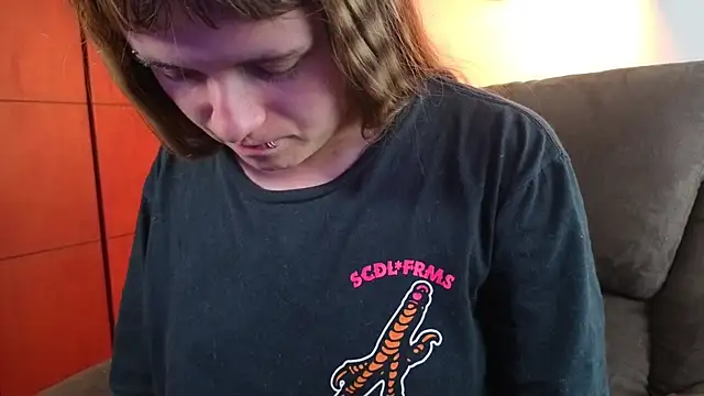 NEXT DOOR GIRL  online show from 12-13-25, 10:04