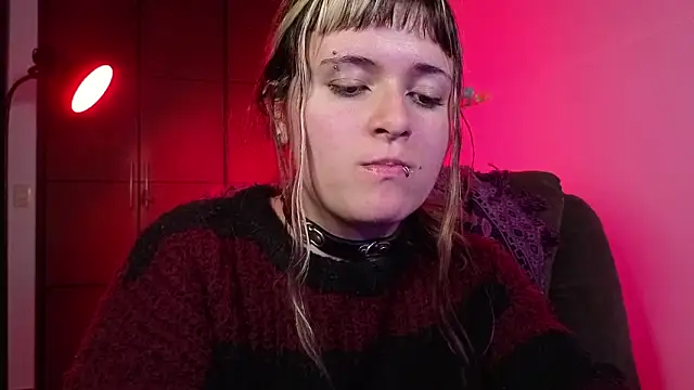 NEXT DOOR GIRL  online show from 02-05-26, 12:15