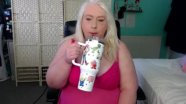 Snapshot of MatureVixen chatting on 03-09-25, 12:09 MatureVixen online show from 03-09-25, 12:09