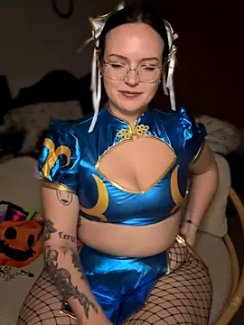 Snapshot of ScottishTension chatting on 10-31-25, 11:06 ScottishTension online show from 10-31-25, 11:06