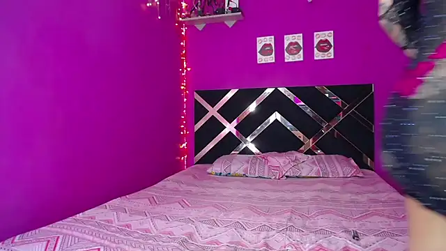 Snapshot of Zaratattoox chatting on 01-28-25, 06:05 Zaratattoox online show from 01-28-25, 06:05