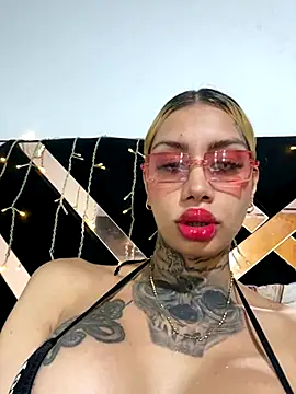 Snapshot of Zaratattoox chatting on 10-09-25, 03:59 Zaratattoox online show from 10-09-25, 03:59