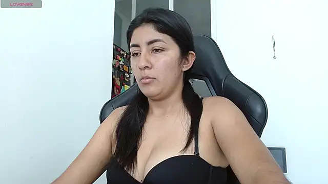 Snapshot of danna_peterson1 chatting on 11-14-25, 07:45 danna peterson1 online show from 11-14-25, 07:45