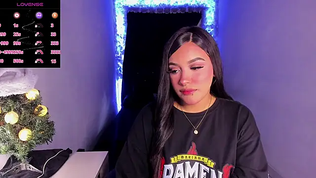 Snapshot of Mariana_Hasper_ chatting on 01-05-25, 09:47 Mariana Hasper  online show from 01-05-25, 09:47