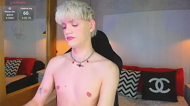 Snapshot of VladHellsing4 chatting on 02-13-26, 01:51 VladHellsing4 online show from 02-13-26, 01:51