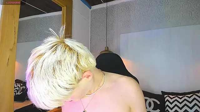 Snapshot of VladHellsing4 chatting on 02-21-26, 09:38 VladHellsing4 online show from 02-21-26, 09:38