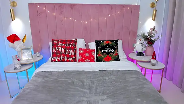 Snapshot of MilaVoxx chatting on 12-23-24, 06:00 MilaVoxx online show from 12-23-24, 06:00