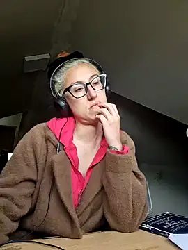 Snapshot of Afrania chatting on 12-25-24, 04:43 Afrania online show from 12-25-24, 04:43