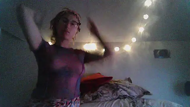 Snapshot of Afrania chatting on 02-24-25, 01:57 Afrania online show from 02-24-25, 01:57