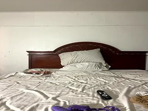 Snapshot of brooksgirth chatting on 10-31-25, 01:56 brooksgirth online show from 10-31-25, 01:56