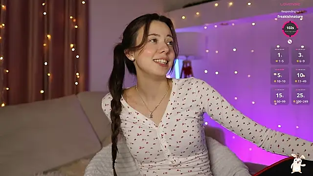 Snapshot of Goldy_Grace_ chatting on 01-14-25, 05:56 Goldy Grace online show from 01-14-25, 05:56