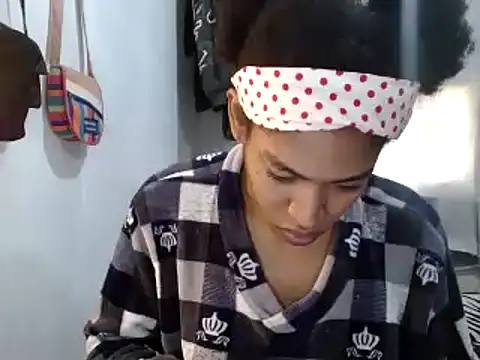 Snapshot of miriam775 chatting on 12-28-24, 12:24 miriam775 online show from 12-28-24, 12:24