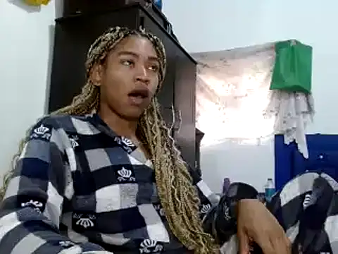 Snapshot of miriam775 chatting on 12-30-24, 12:42 miriam775 online show from 12-30-24, 12:42