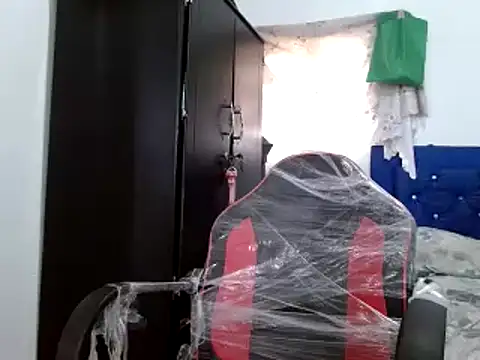 Snapshot of miriam775 chatting on 12-30-24, 03:57 miriam775 online show from 12-30-24, 03:57